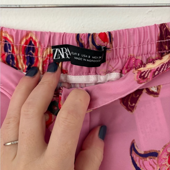 Zara Vibrant Pink Floral Satin Ankle Length Pants Size Small - Picture 7 of 9